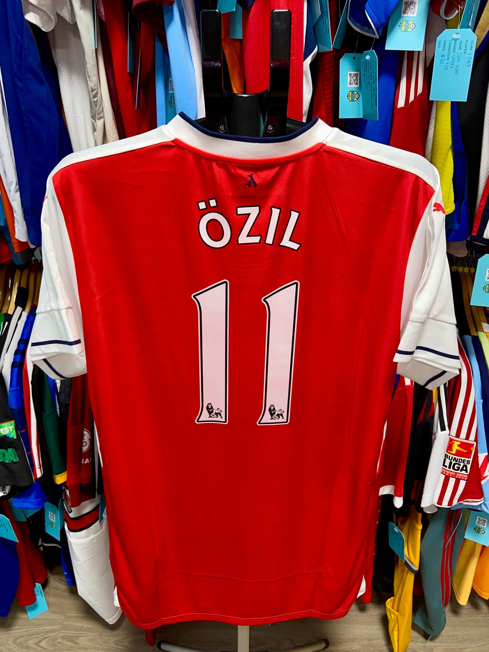 Puma Arsenal 2016-17 Mesut Ozil #11 Home Jersey - Men (XL) | Tiny 